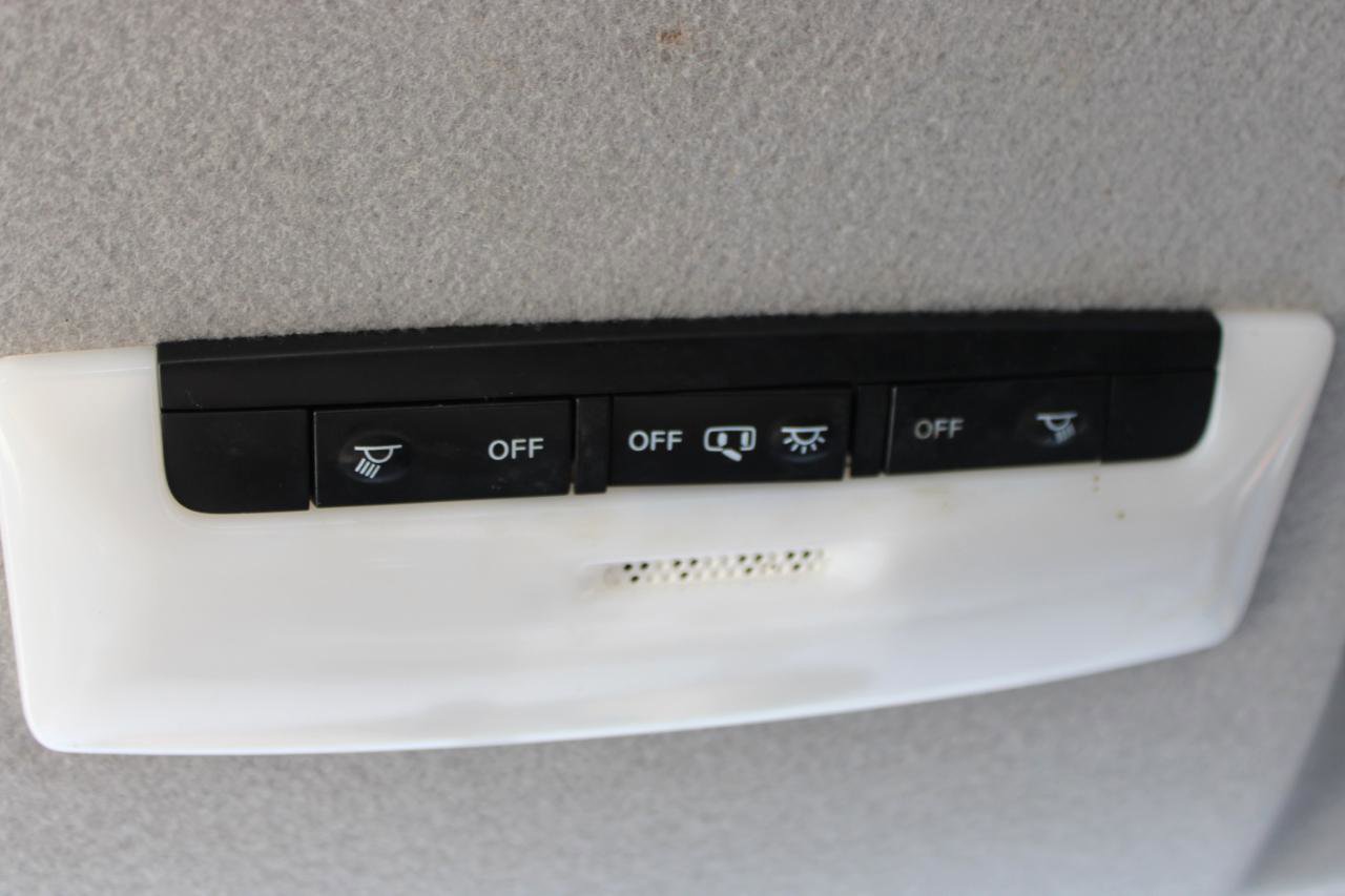 Used 2019 Nissan Kicks SV FWD image 35