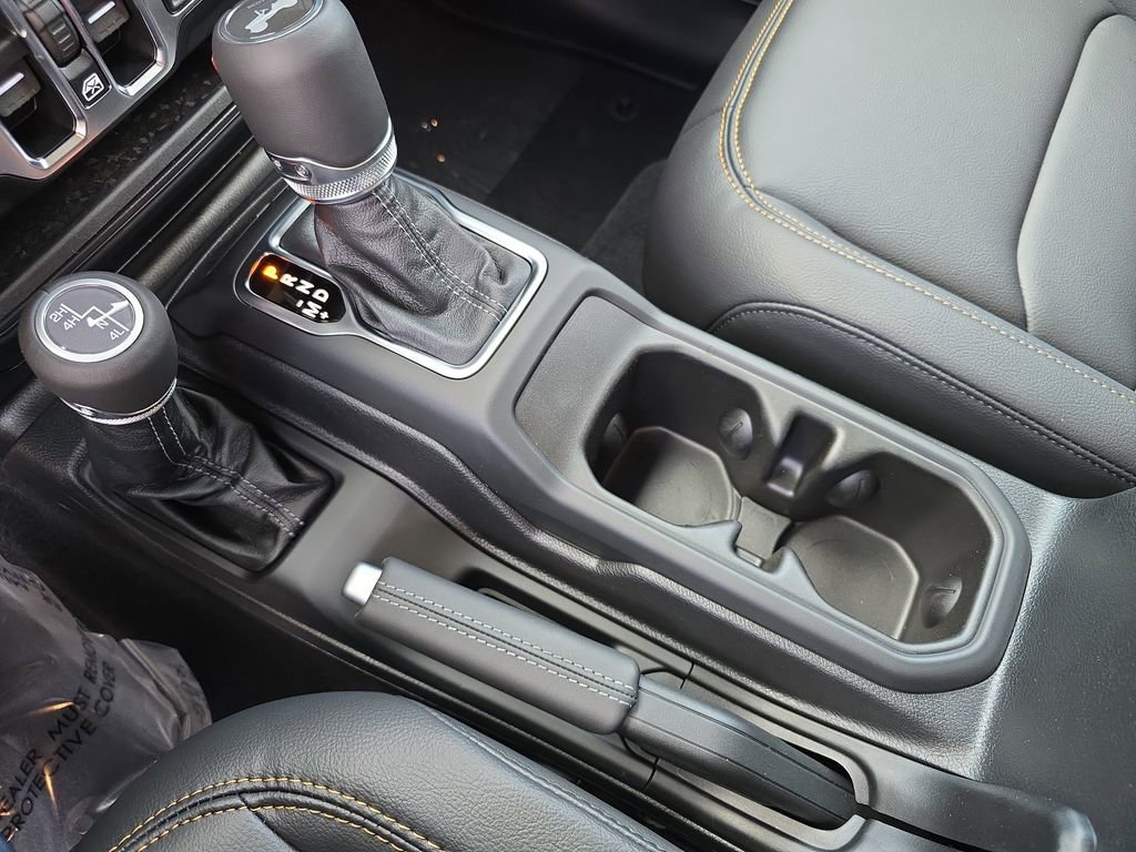 New 2025 Jeep Wrangler Unlimited Sahara AWD/4WD image 24