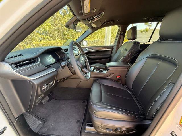 Certified 2025 Jeep Grand Cherokee Limited image 9