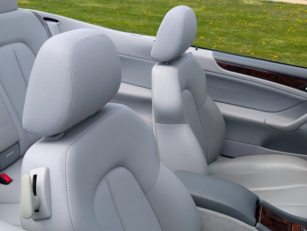 Used 2002 Mercedes-Benz CLK 320 Cabriolet image 36