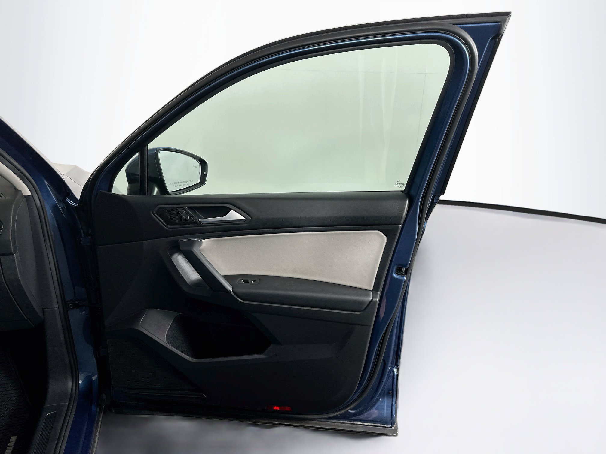 Used 2019 Volkswagen Tiguan SE w/ Panoramic Sunroof Package FWD image 33