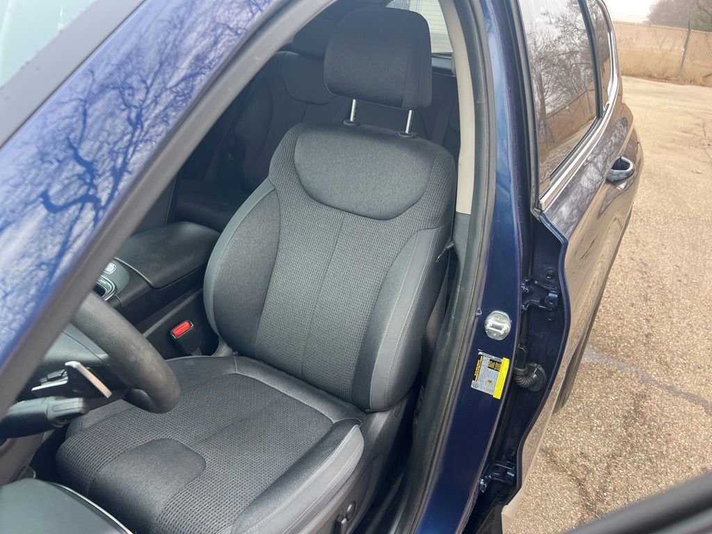 Used 2021 Hyundai Santa Fe SEL w/ Cargo Package image 29