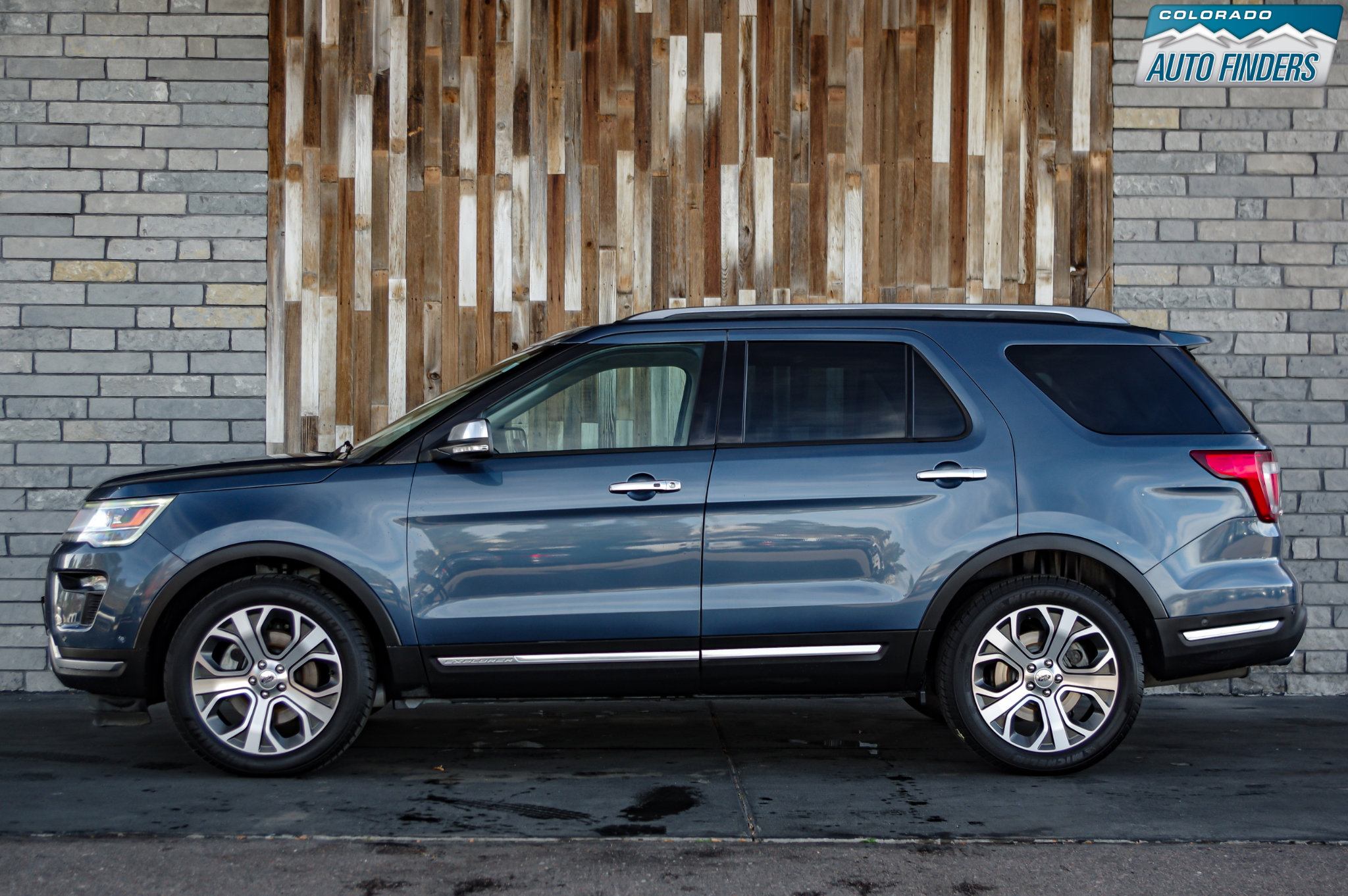Used 2019 Ford Explorer Platinum image 3