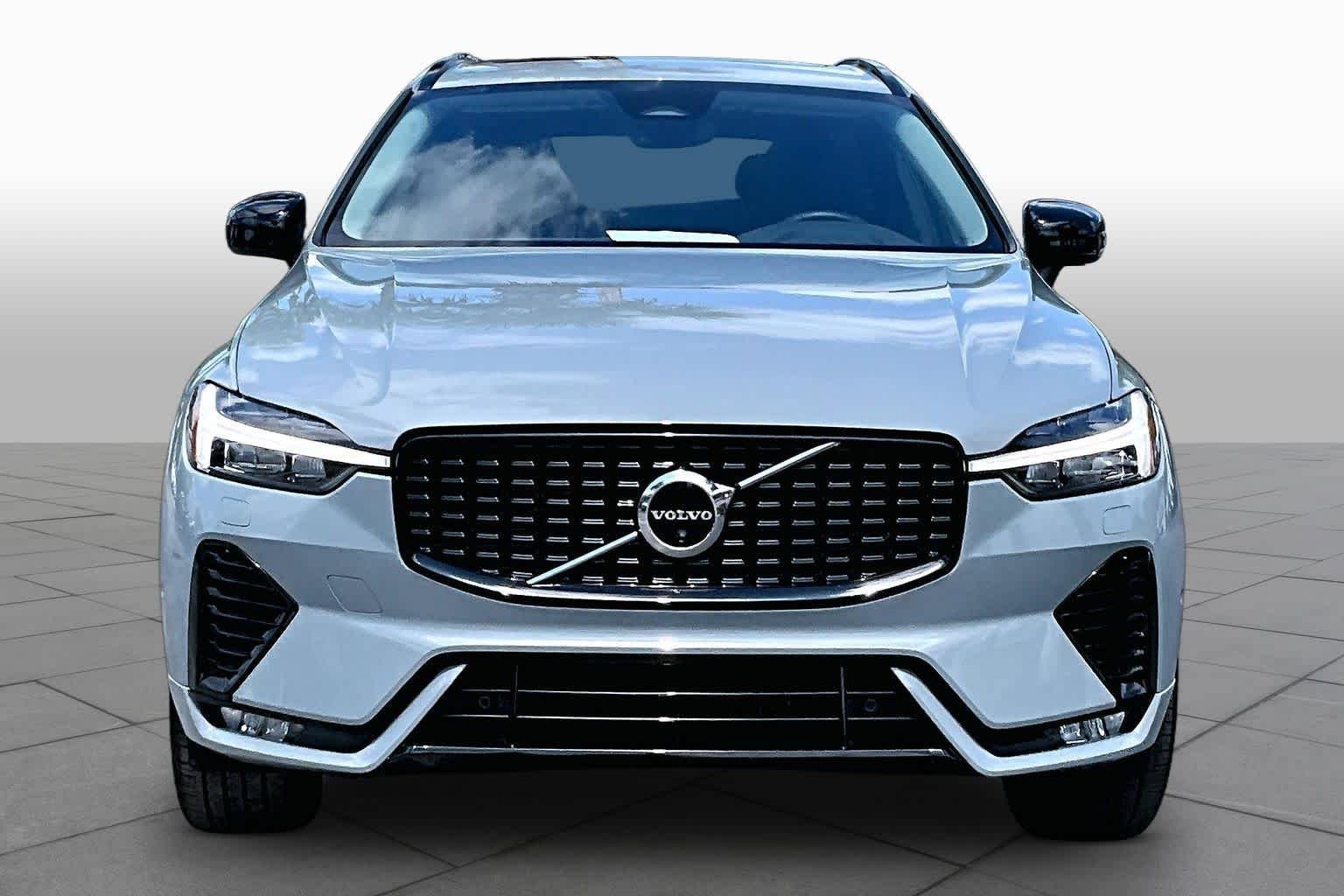 Used 2025 Volvo XC60 B5 Plus AWD/4WD image 4