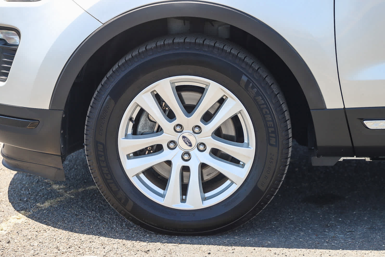 Used 2018 Ford Explorer XLT w/ Equipment Group 201A AWD/4WD image 12