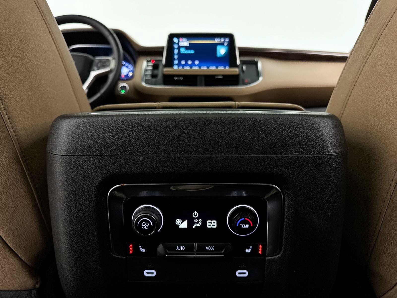 Used 2023 Chevrolet Tahoe Premier AWD/4WD image 33