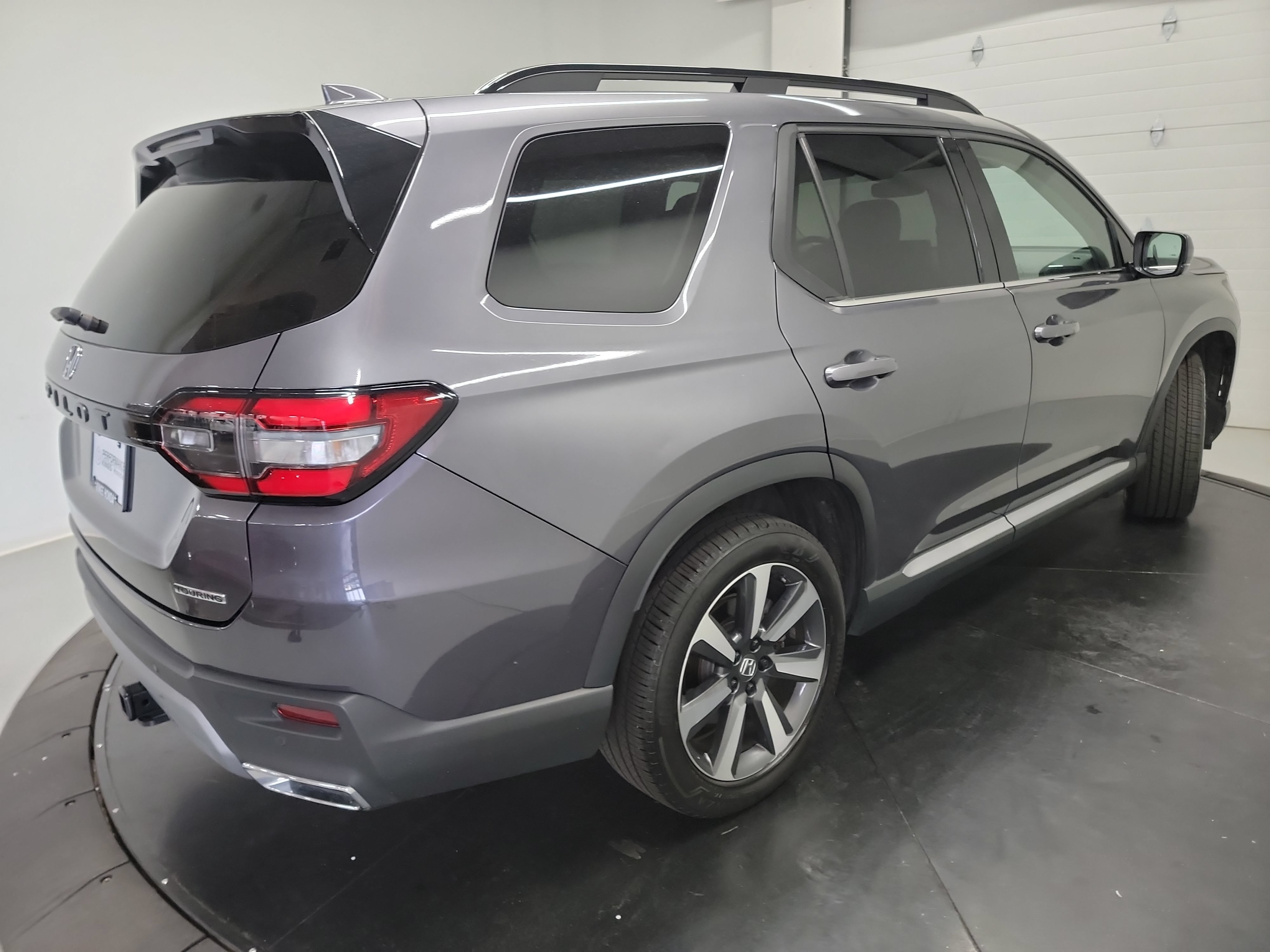 Used 2025 Honda Pilot Touring image 9