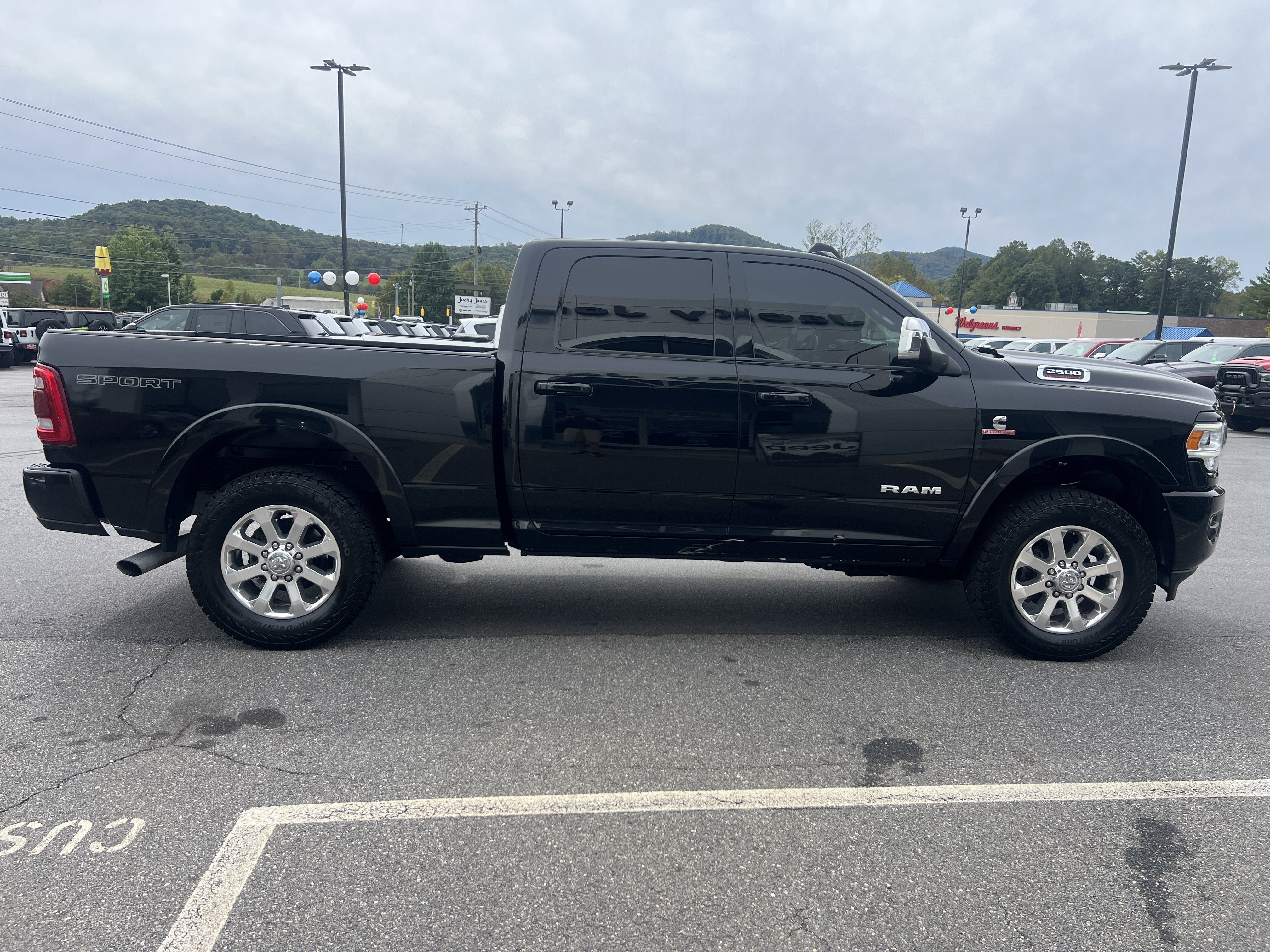 Used 2022 RAM 2500 Laramie AWD/4WD image 5