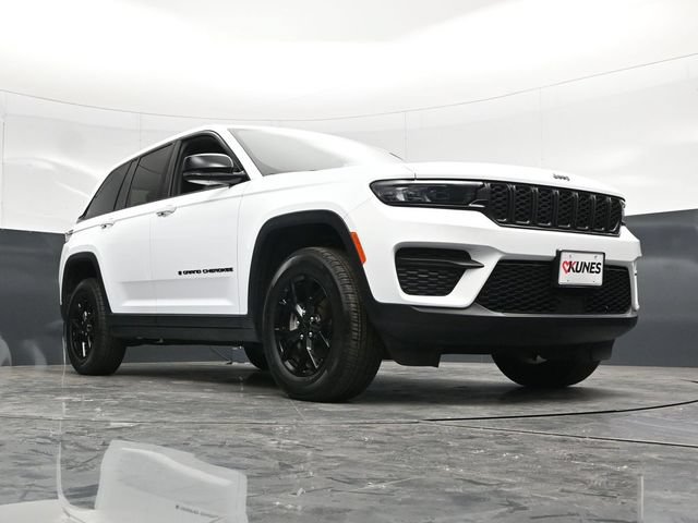 Used 2025 Jeep Grand Cherokee Altitude AWD/4WD image 54