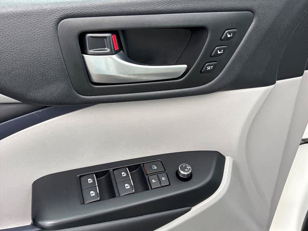 Used 2019 Toyota Highlander Limited AWD/4WD image 21