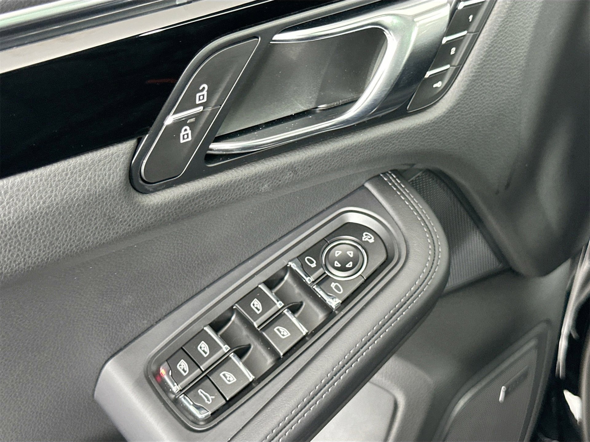 New 2026 Porsche Macan image 31