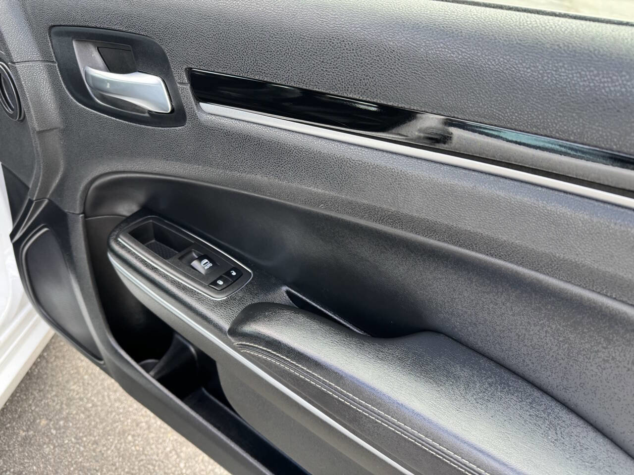 Used 2022 Chrysler 300 S image 3