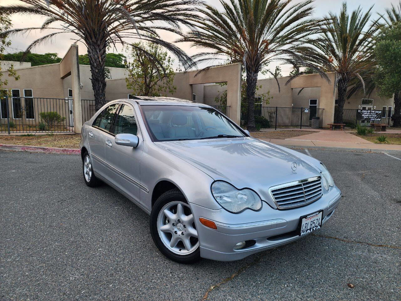 Used 2001 Mercedes-Benz C 320 Sedan image 2
