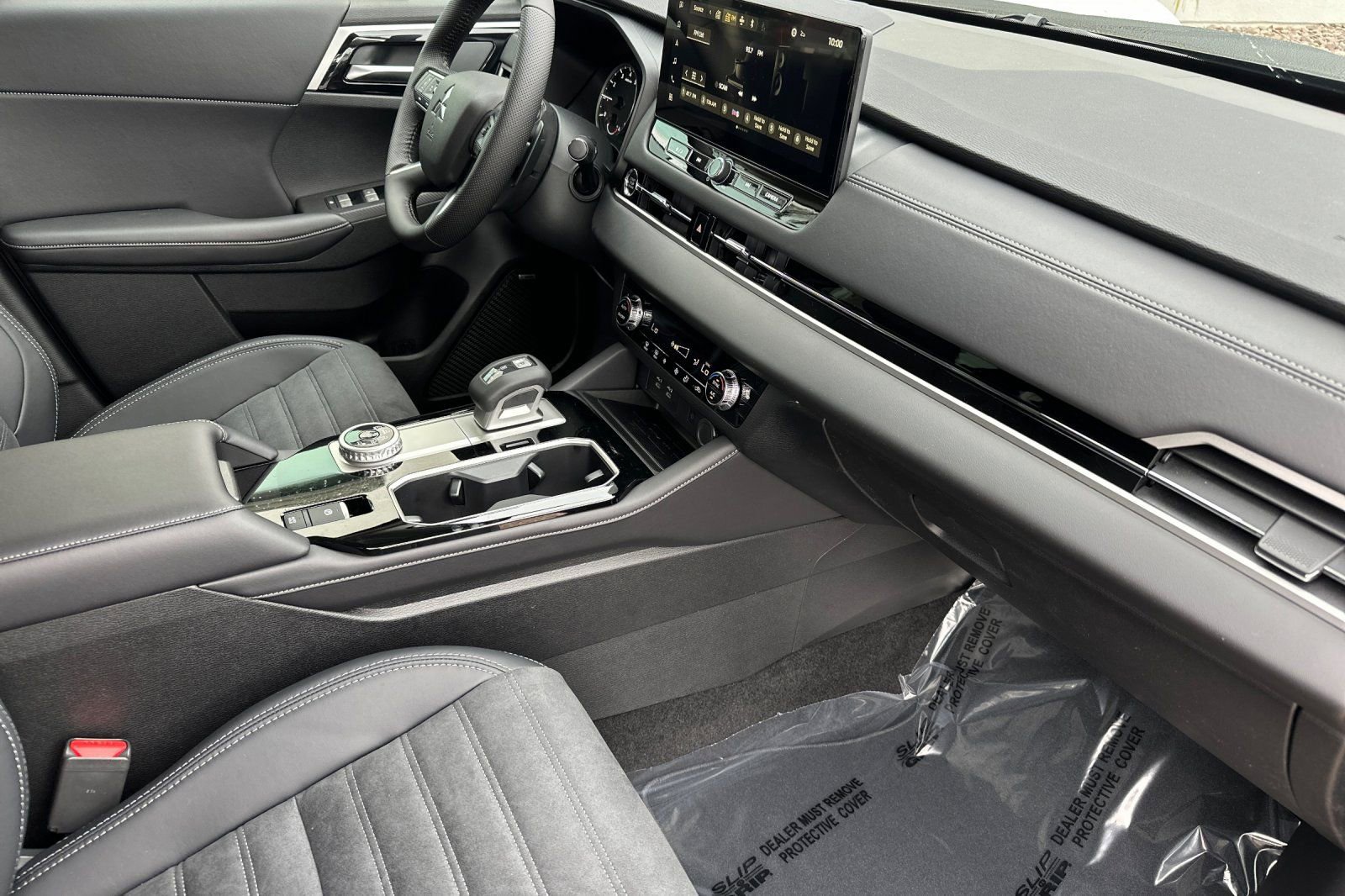 New 2025 Mitsubishi Outlander SE image 16