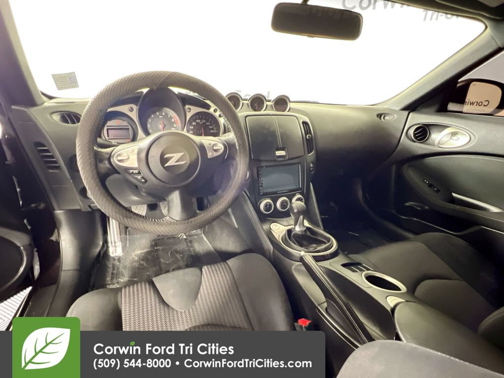 Used 2017 Nissan 370Z Coupe RWD image 7