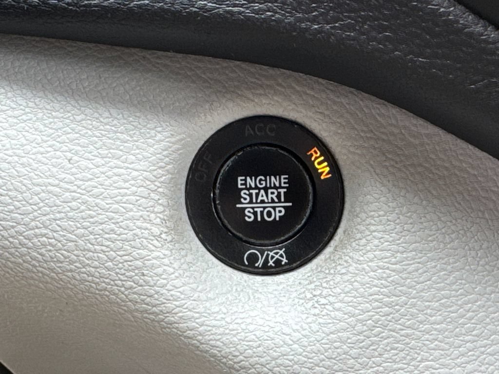 Used 2019 Jeep Cherokee Limited FWD image 31