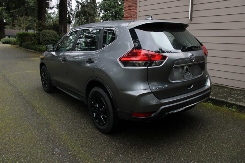 Used 2017 Nissan Rogue S image 4