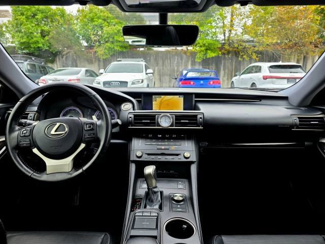 Used 2016 Lexus RC 200t image 10