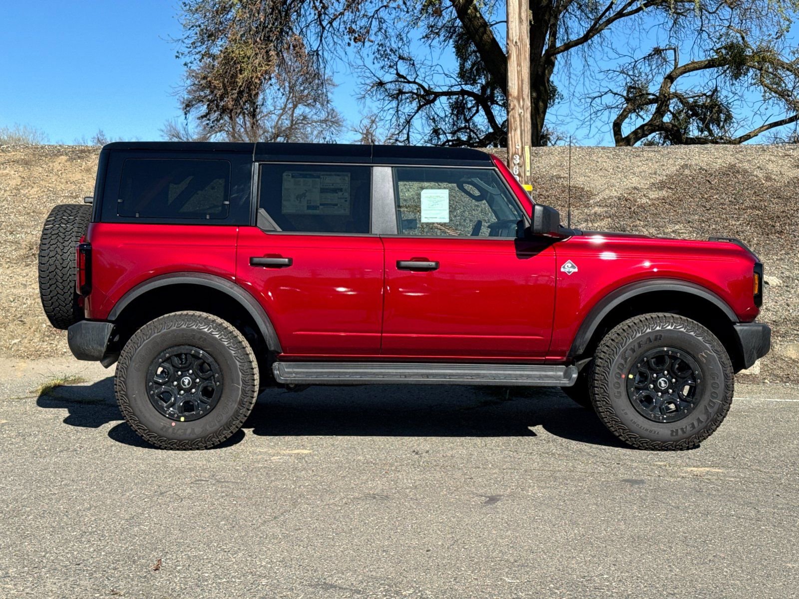 New 2026 Ford Bronco Outer Banks w/ Sasquatch Package image 2