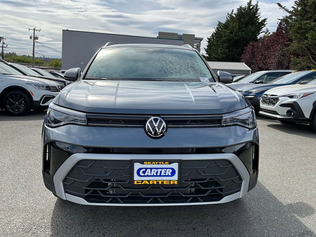 New 2025 Volkswagen Taos SE image 2