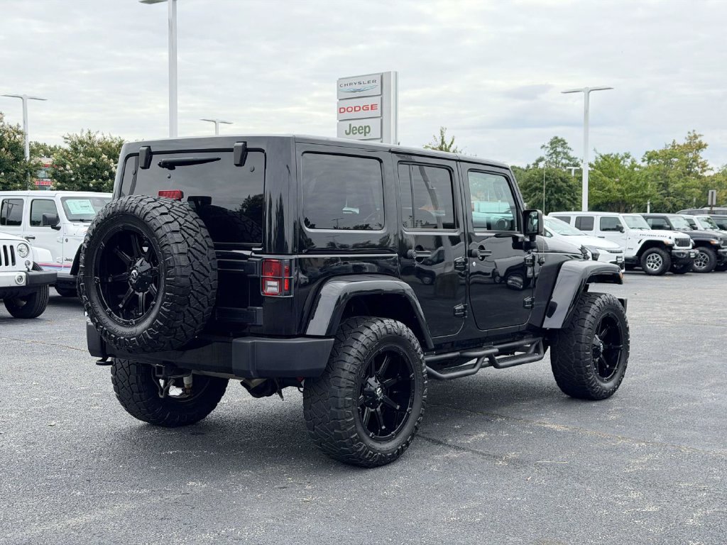 Used 2018 Jeep Wrangler Unlimited Sahara AWD/4WD image 2