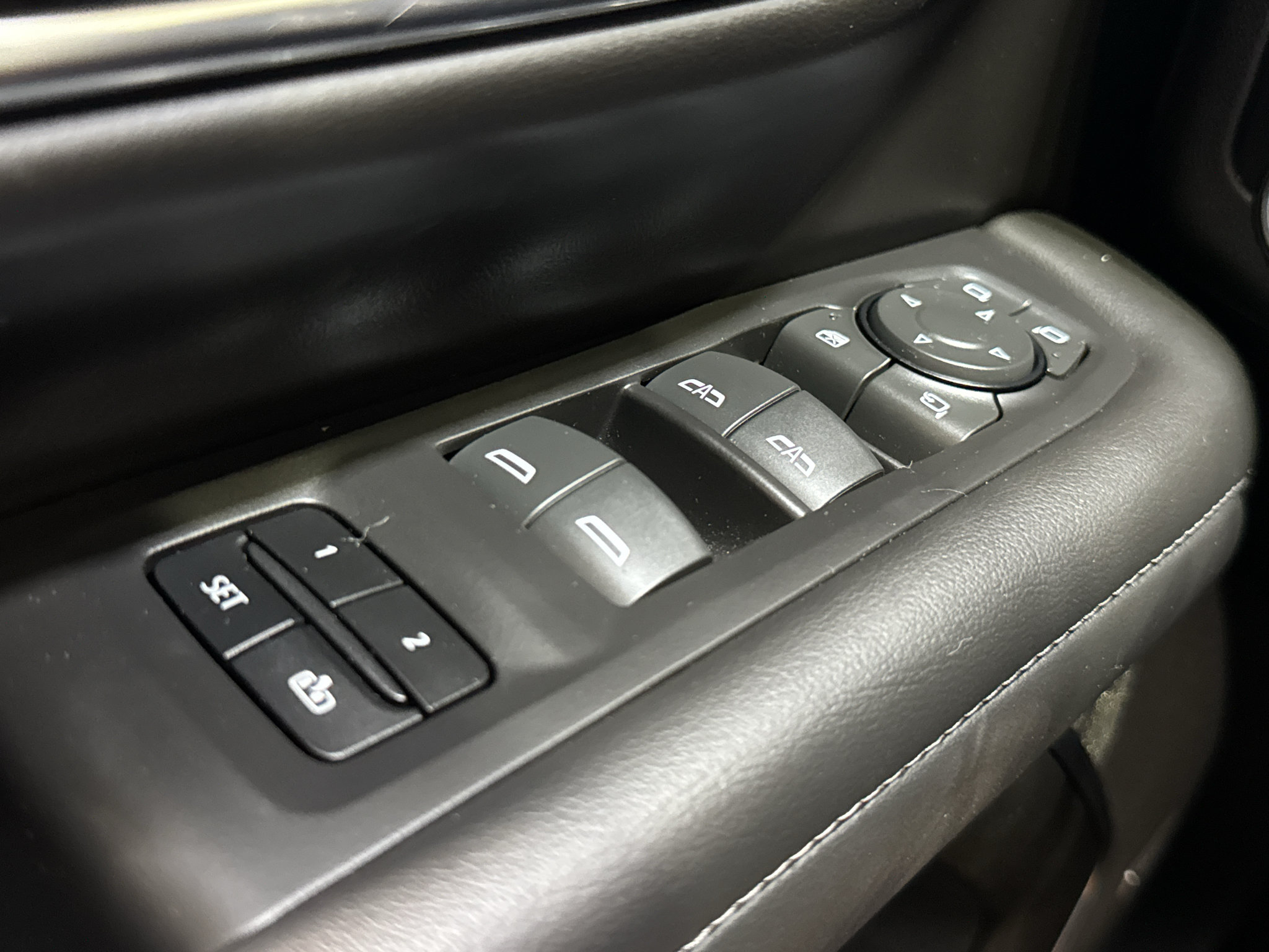 Used 2023 Chevrolet Suburban Z71 w/ Luxury Package AWD/4WD image 33