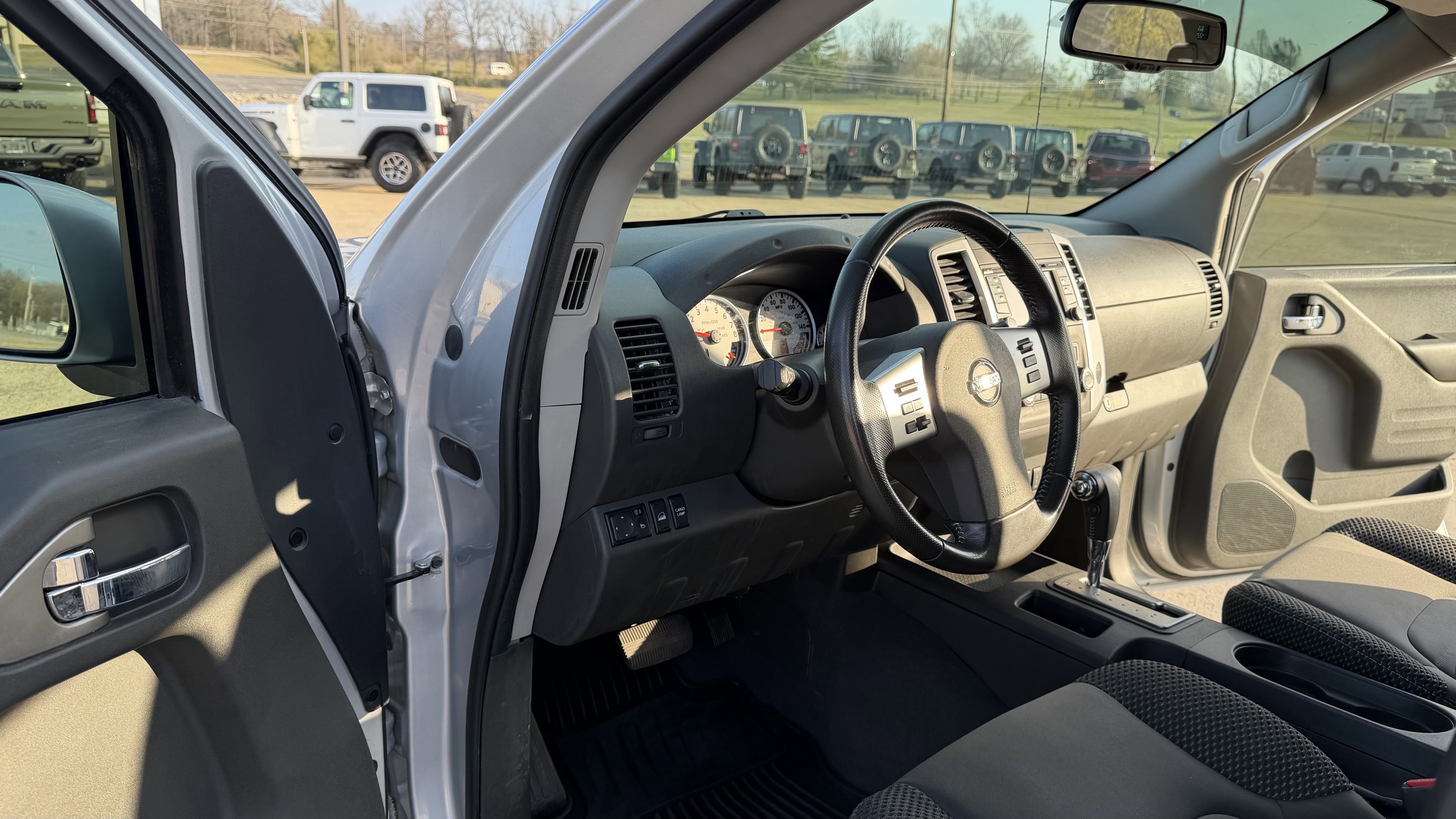 Used 2019 Nissan Frontier PRO-4X image 16