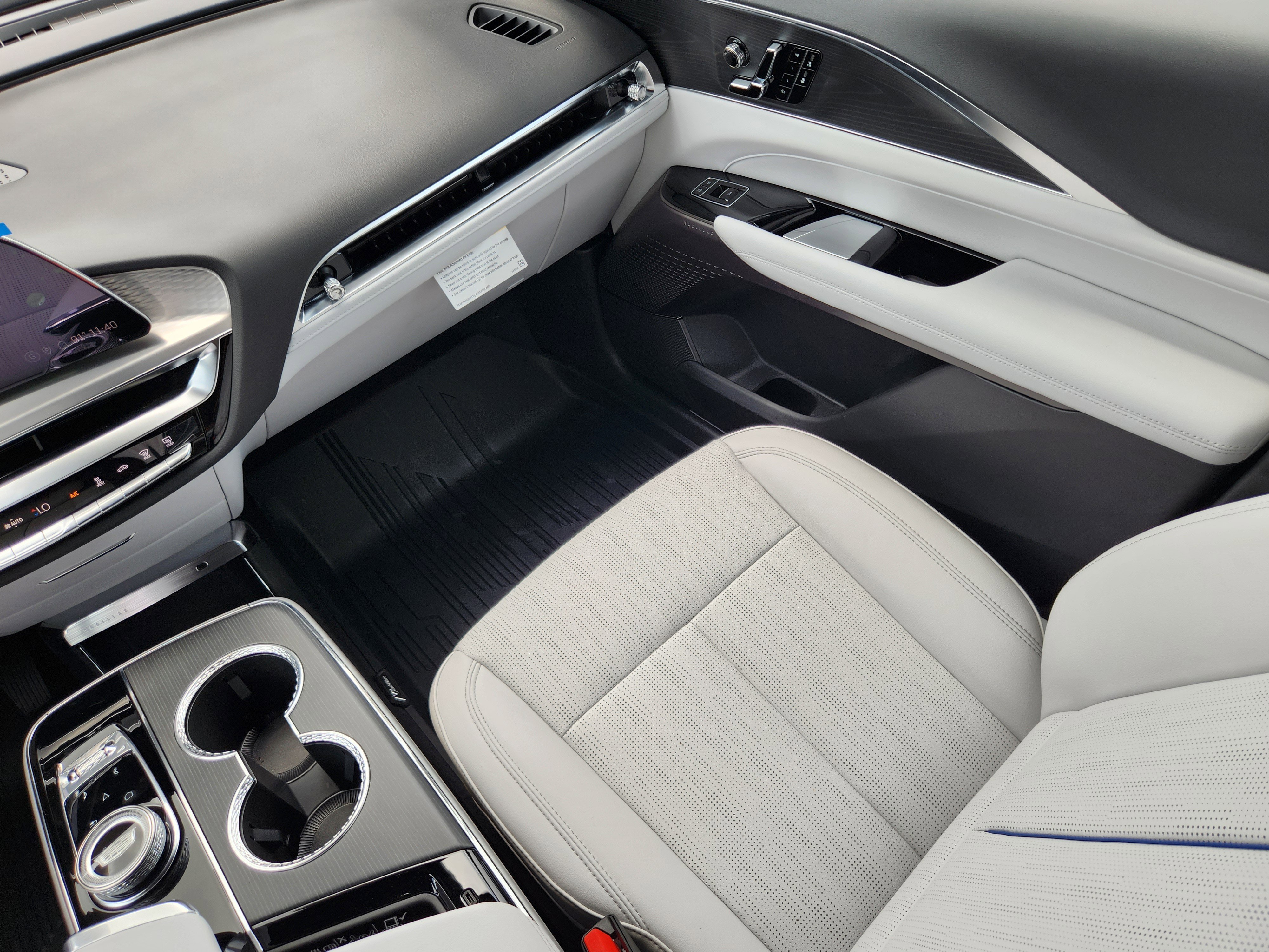 New 2025 Cadillac Lyriq Sport image 17