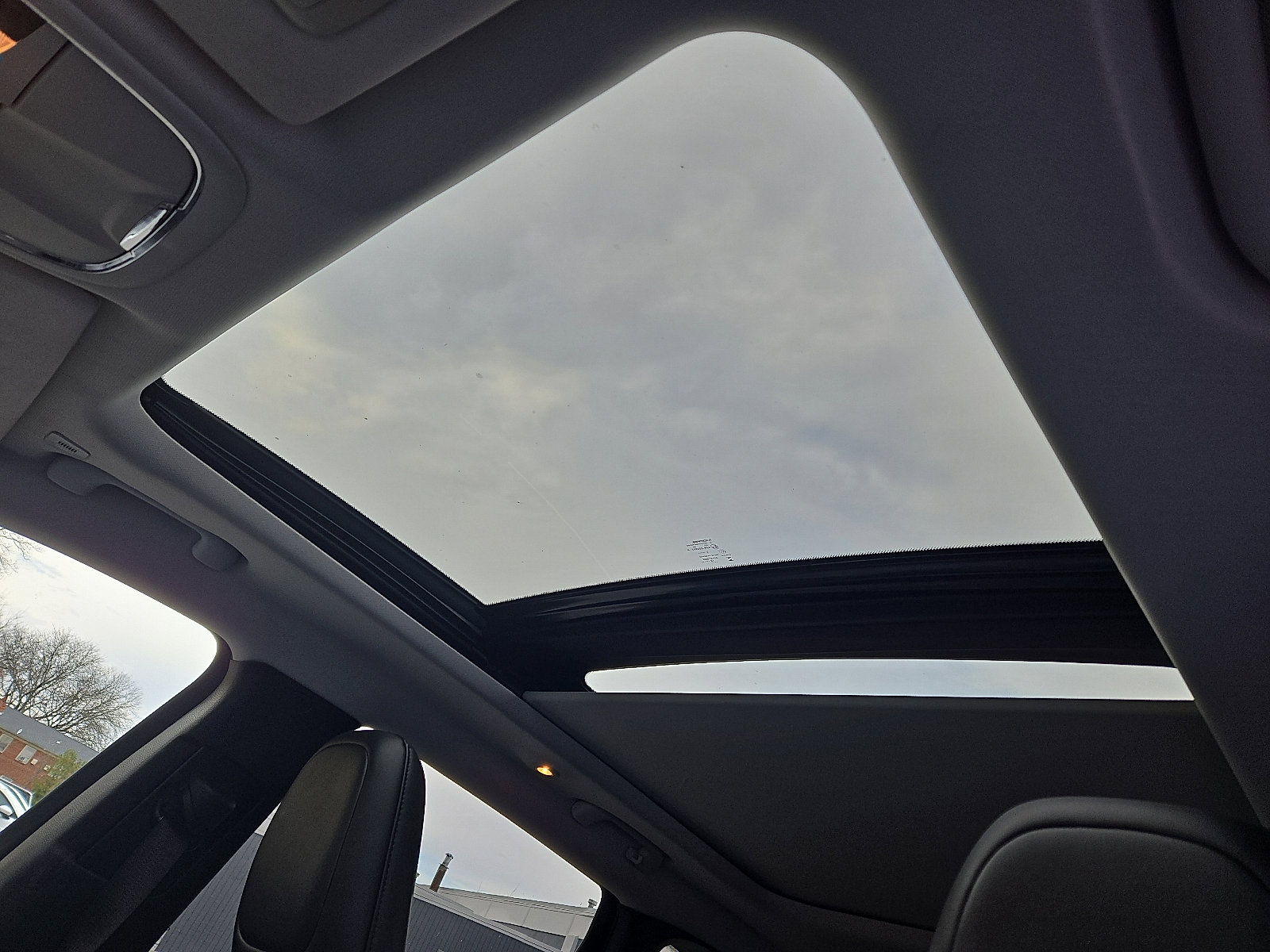 Used 2019 Jeep Cherokee Limited image 14