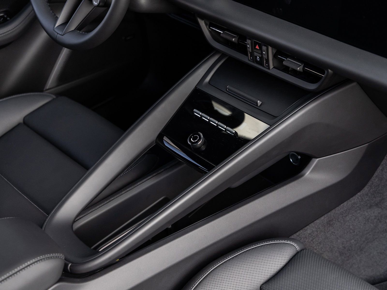 New 2025 Porsche Macan 4S Electric image 33