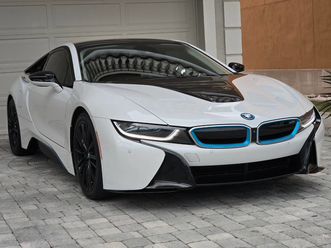 Used 2019 BMW i8 Coupe image 25