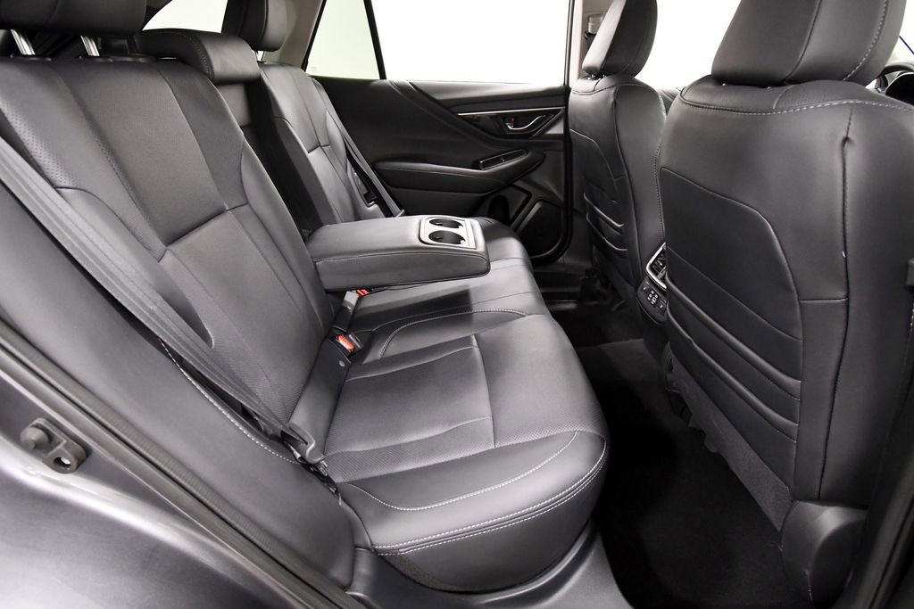 Used 2025 Subaru Outback Limited image 18