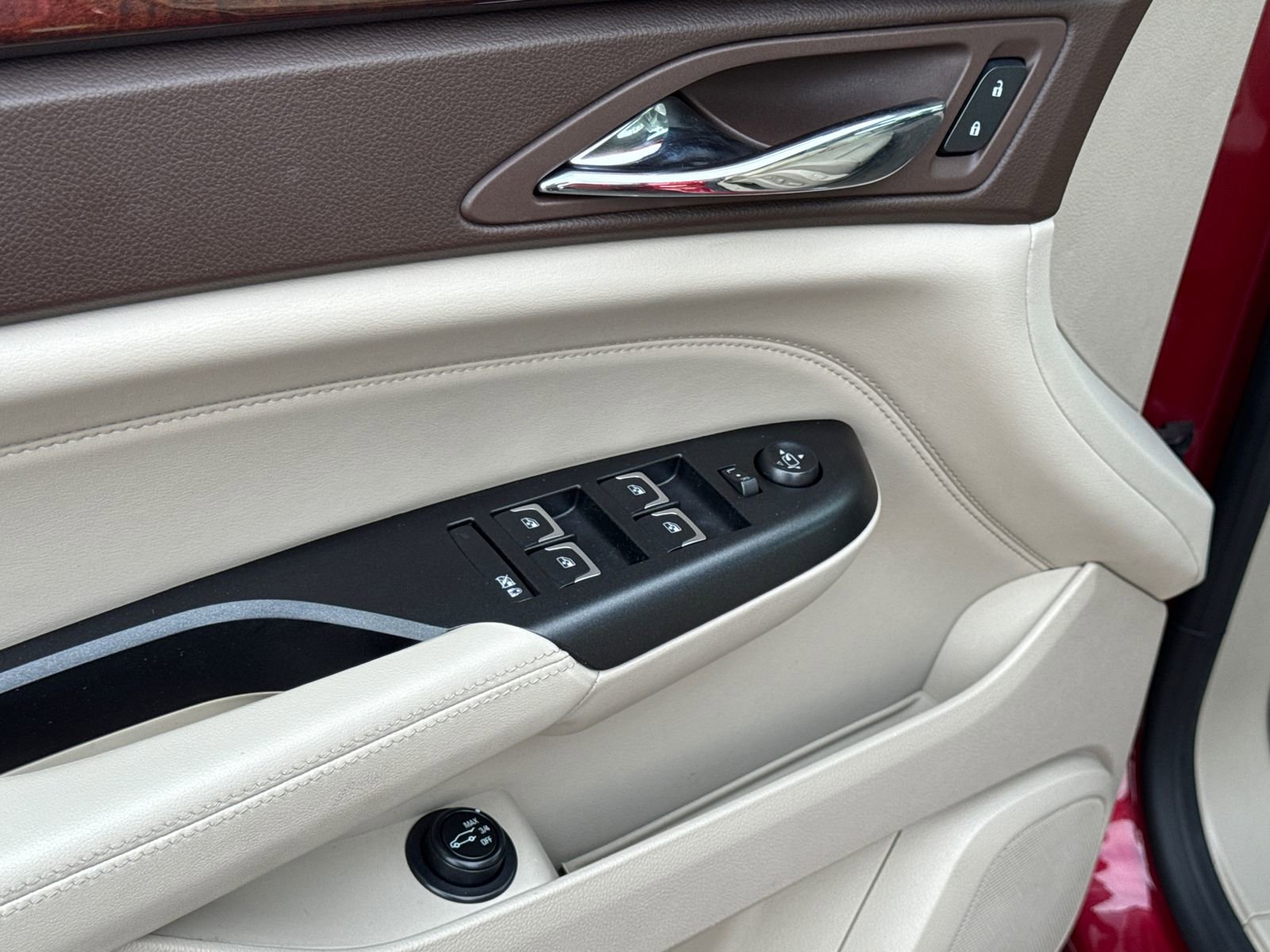 Used 2016 Cadillac SRX Luxury w/ Driver Awareness Package image 18