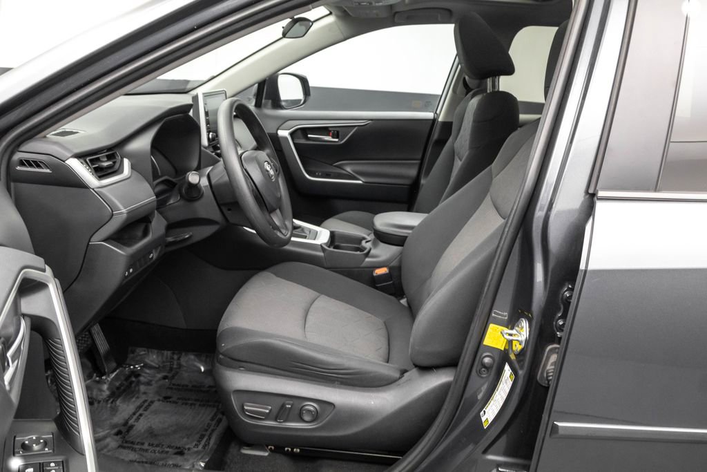 Used 2019 Toyota RAV4 XLE w/ Convenience Package image 5