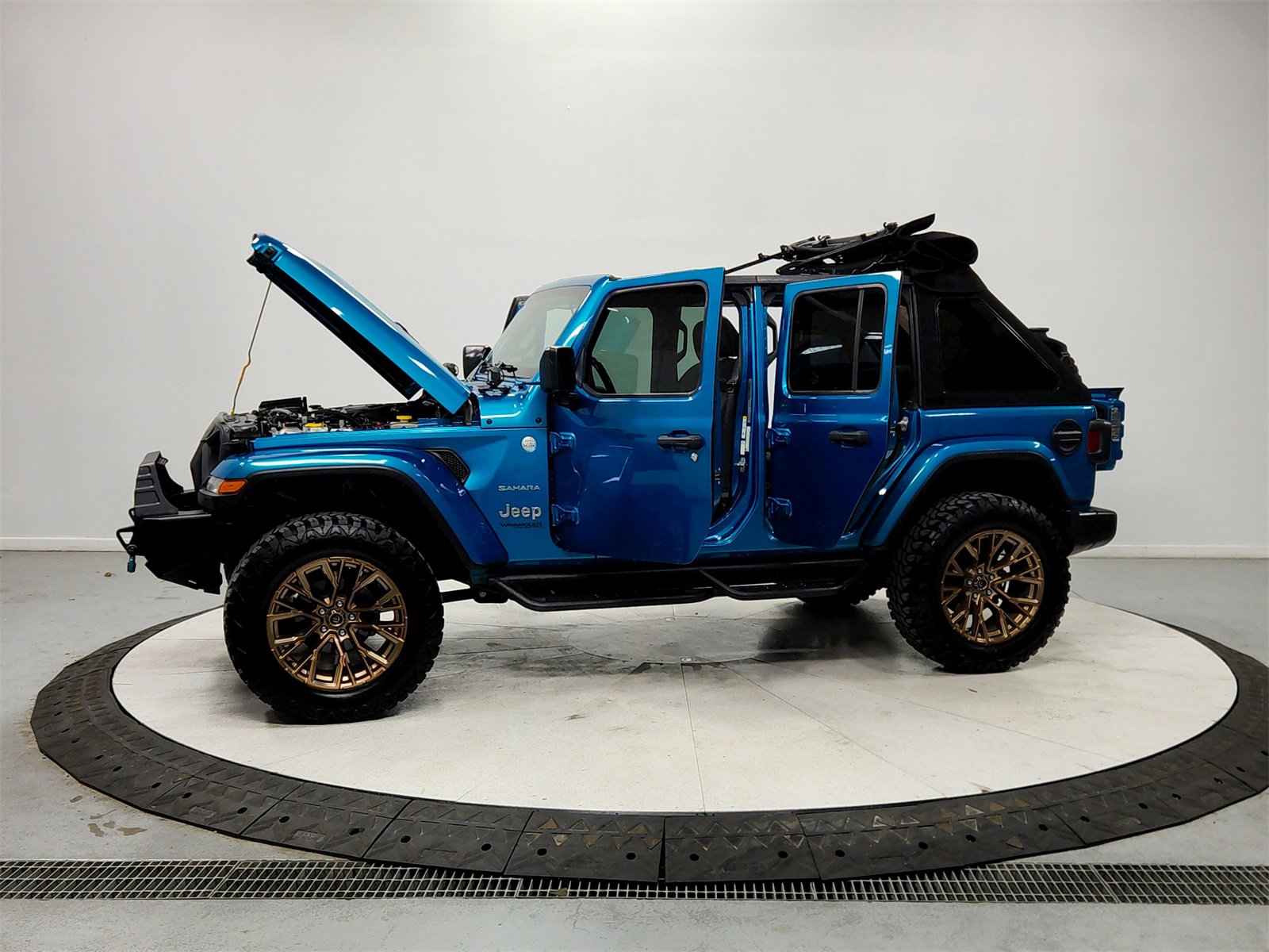 Used 2020 Jeep Wrangler Unlimited Sahara image 12
