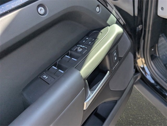 Used 2025 Land Rover Defender 130 S image 16