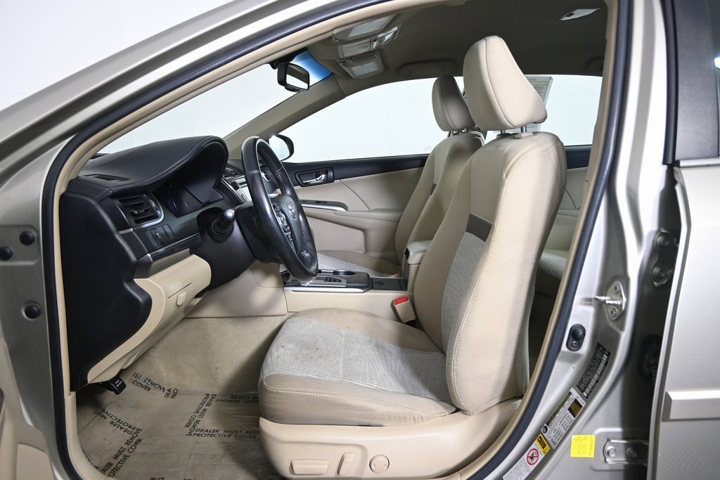 Used 2014 Toyota Camry LE image 20