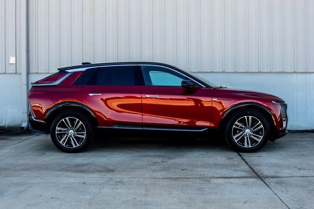 New 2026 Cadillac Lyriq Luxury image 8