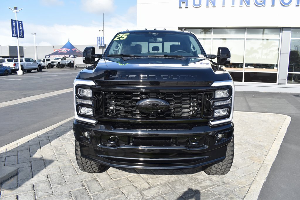 Used 2025 Ford F350 Lariat w/ FX4 Off-Road Package image 37