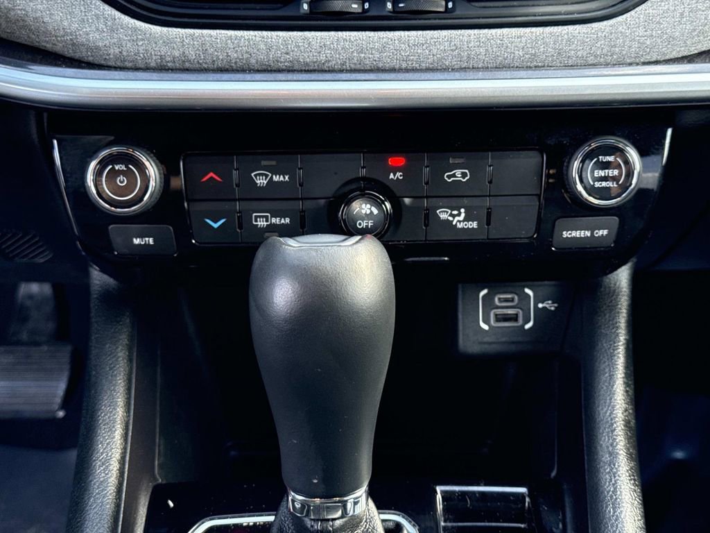 Used 2023 Jeep Compass Latitude image 26