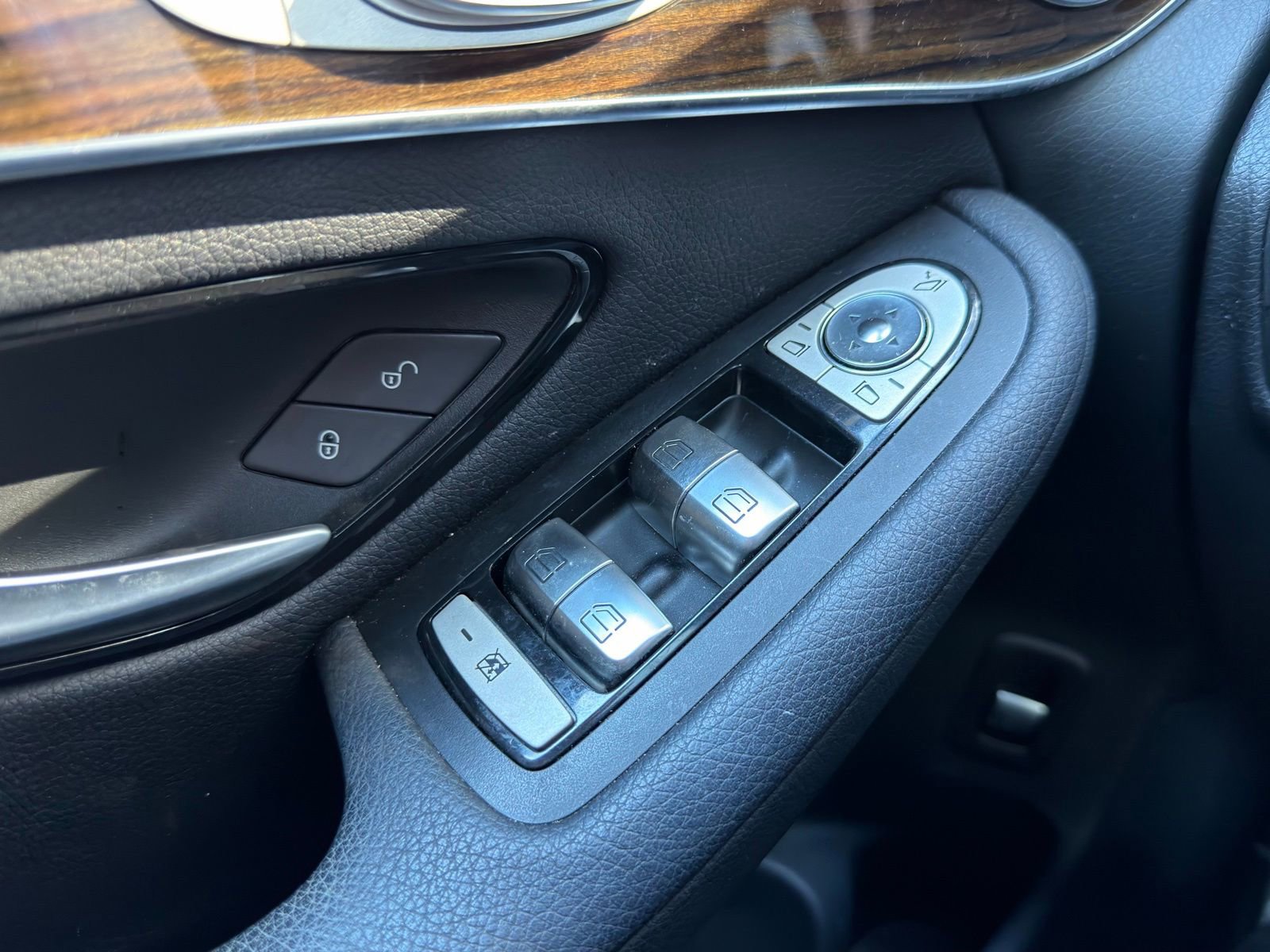 Used 2018 Mercedes-Benz GLC 300 4MATIC image 23