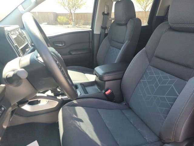 Used 2025 Nissan Frontier SV image 21