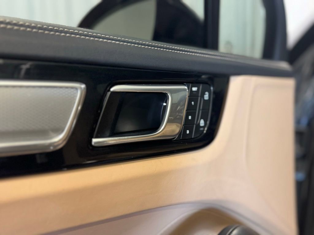 Certified 2023 Porsche Cayenne Platinum Edition image 12