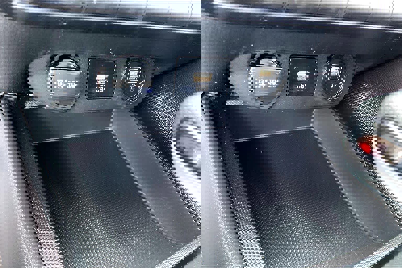 Used 2023 Hyundai Elantra SEL w/ Preferred Accessory Package image 32