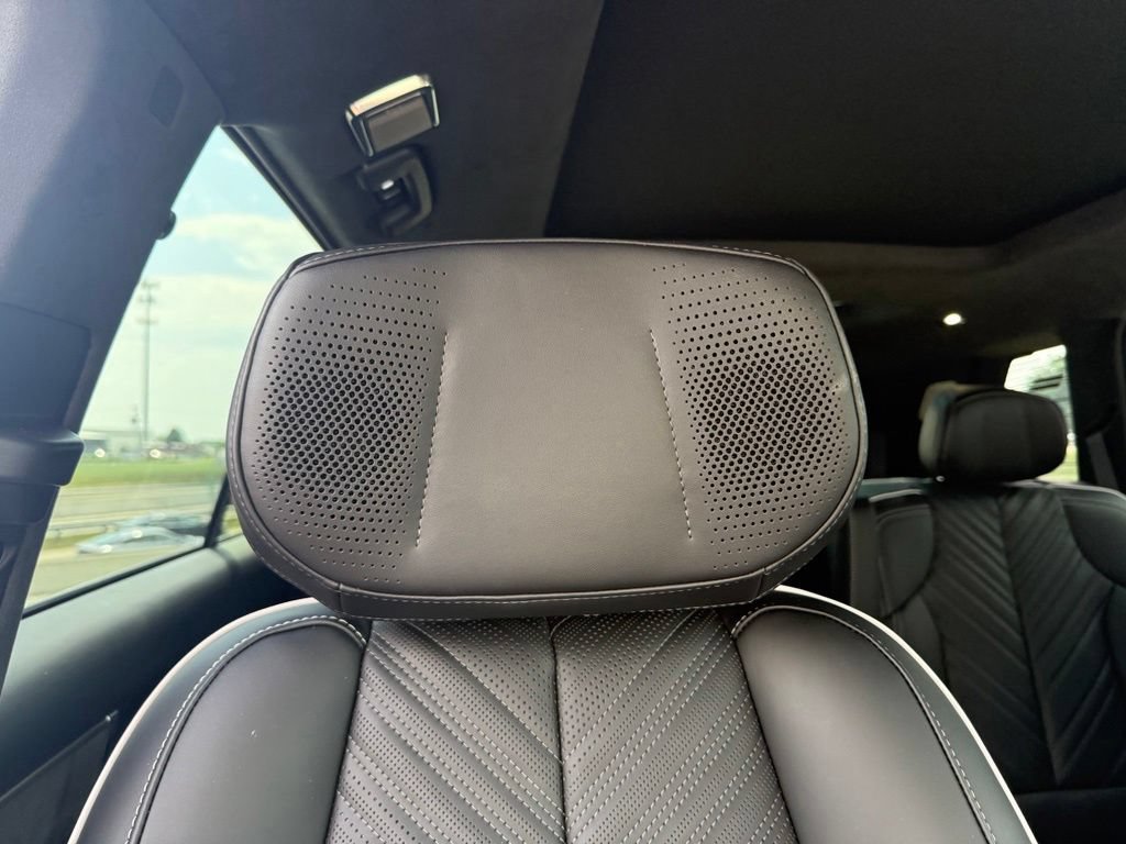 Certified 2026 Cadillac Vistiq Sport w/ LPO, Floor Liner Package AWD/4WD image 33