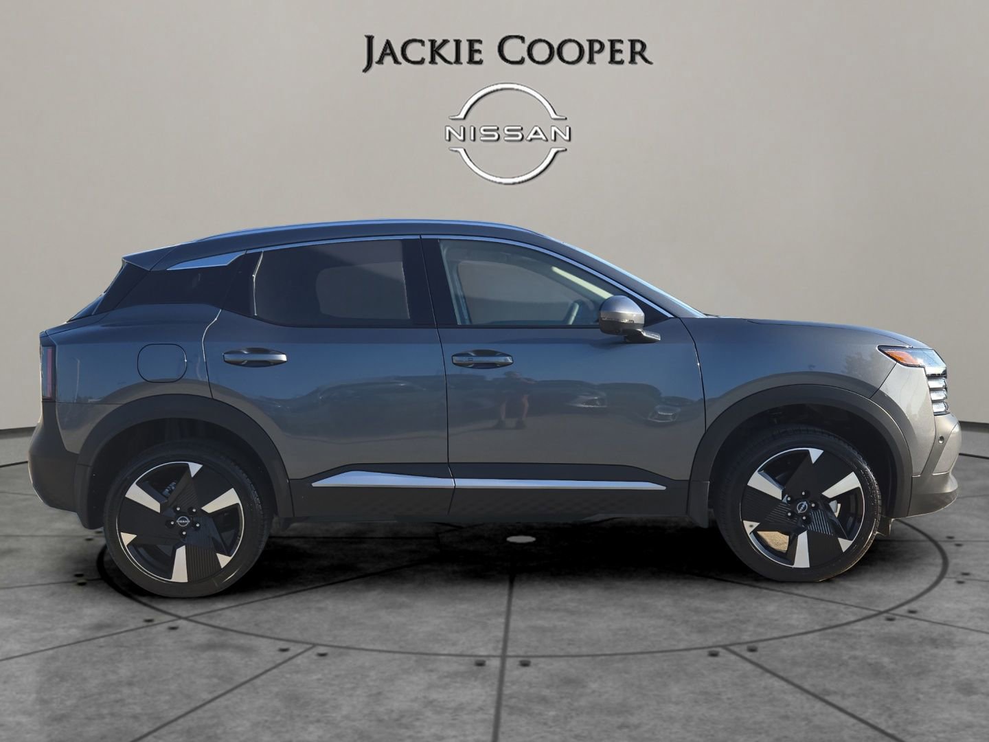 New 2025 Nissan Kicks SR FWD image 6