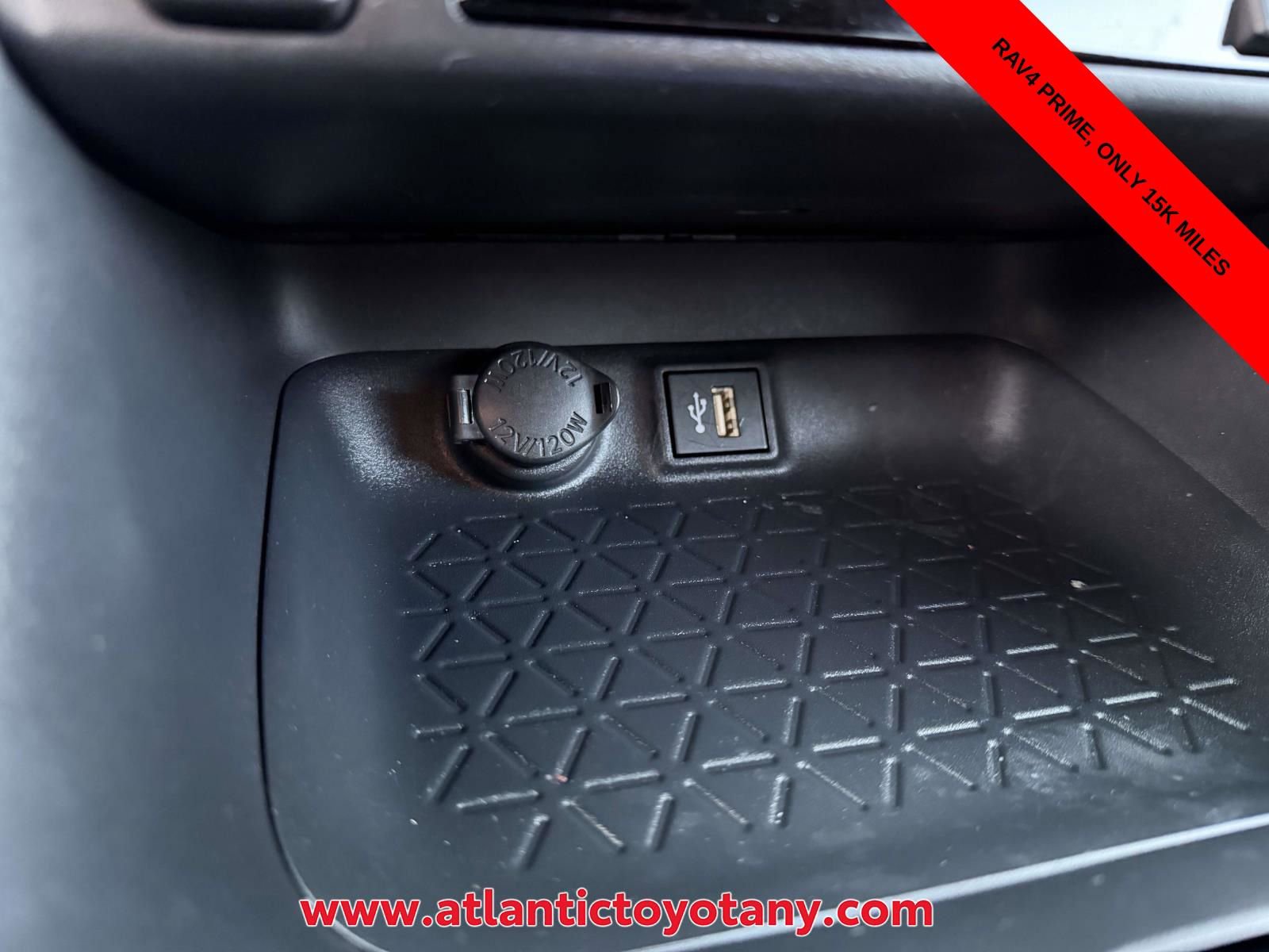 Used 2024 Toyota RAV4 SE w/ Weather & Moonroof Package image 24