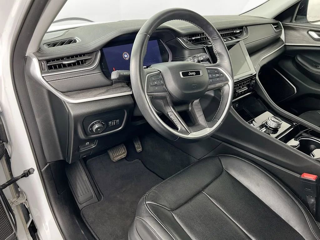Used 2022 Jeep Grand Cherokee Limited w/ Luxury Tech Group II AWD/4WD image 10