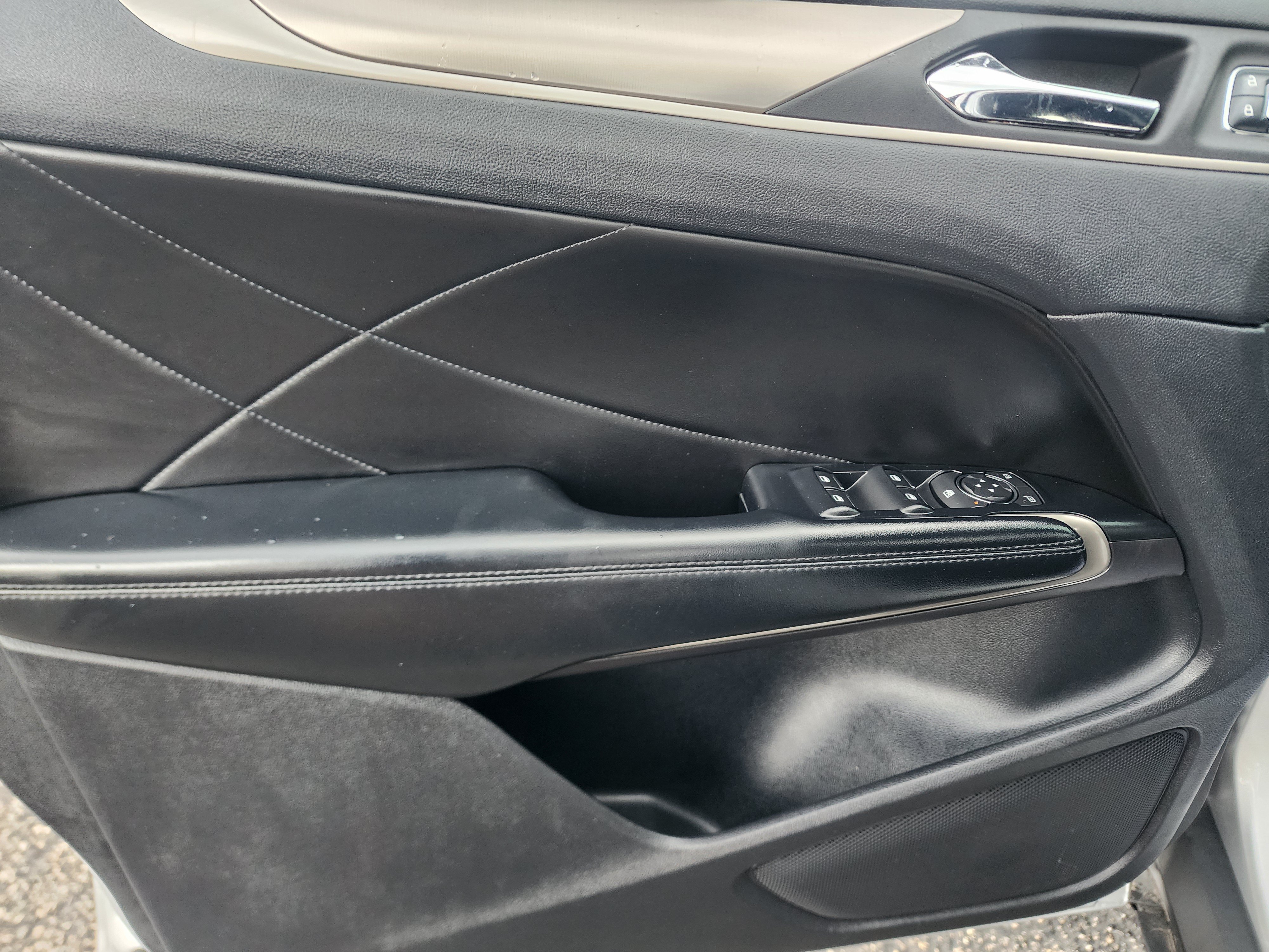 Used 2018 Lincoln MKC Premiere FWD image 19