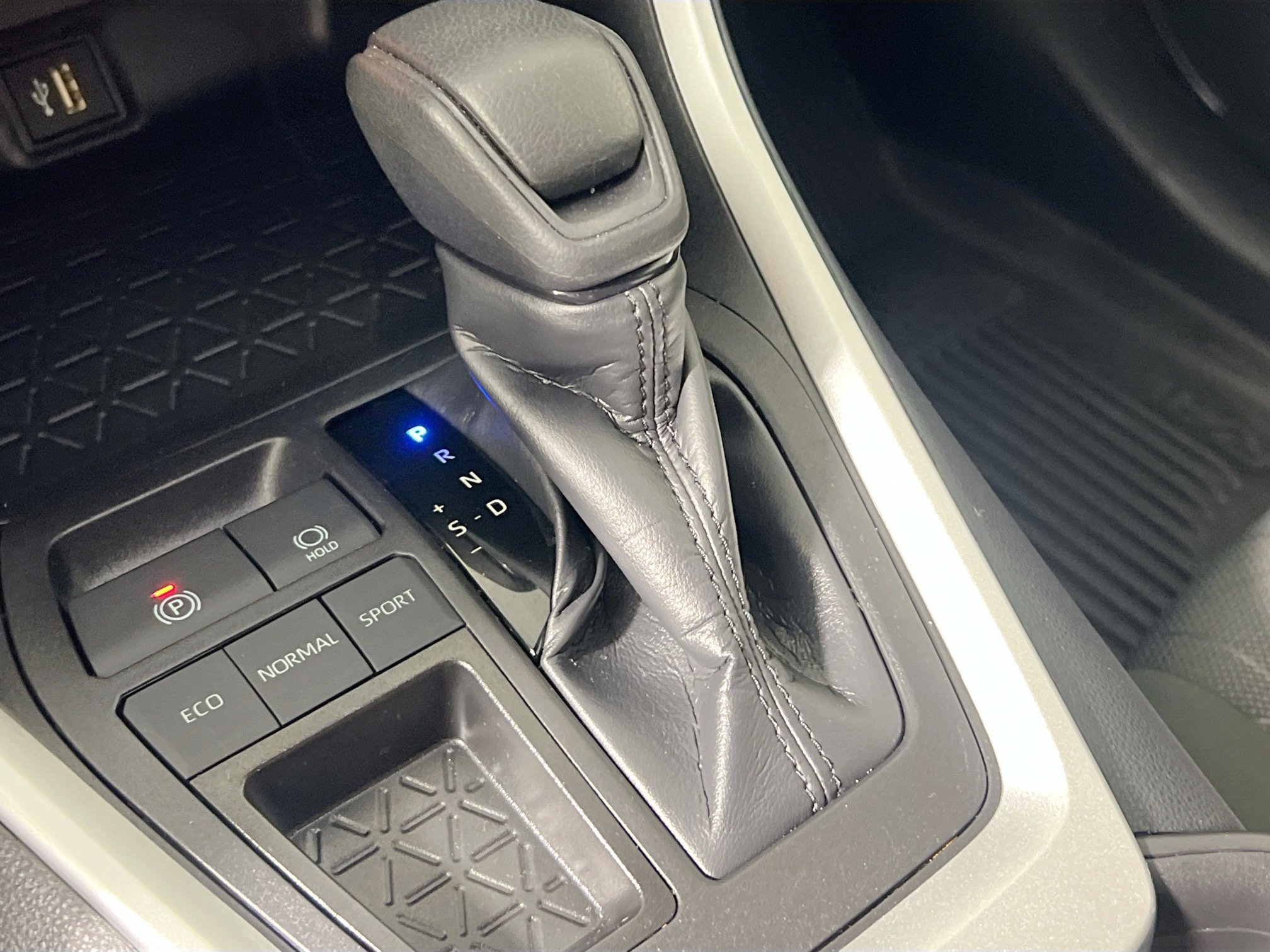 Used 2024 Toyota RAV4 XLE image 25